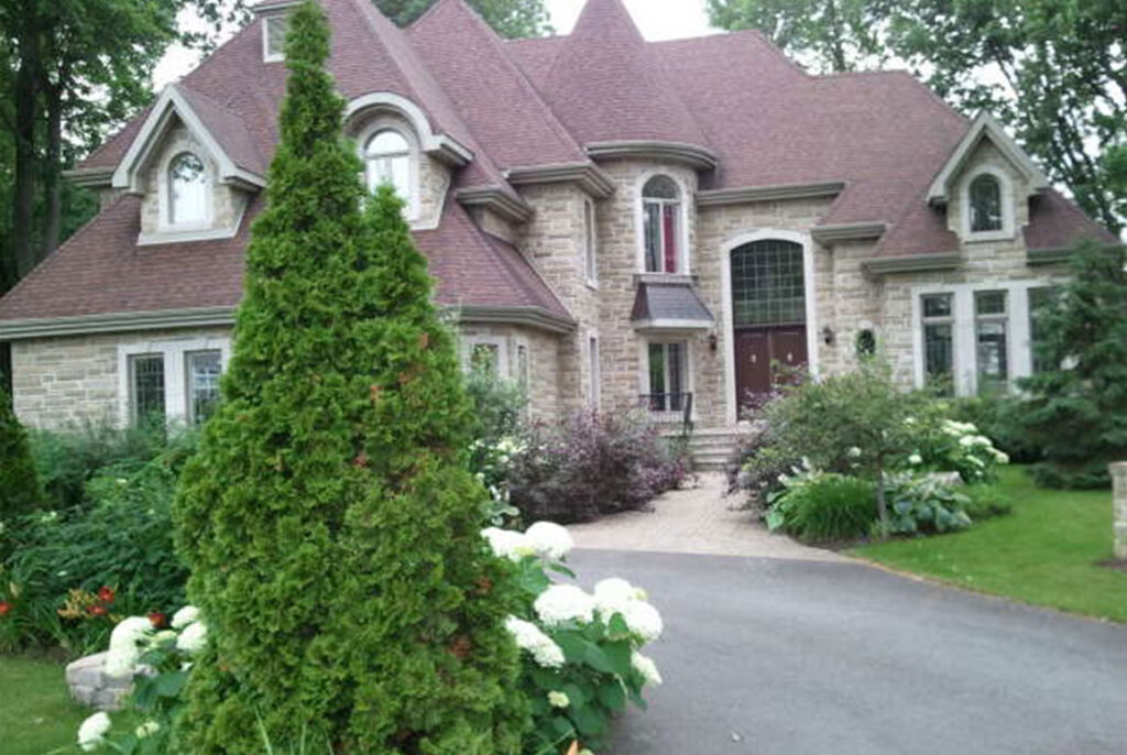 Laval Sur Le Lac Property Sold by Albert Arkilanian